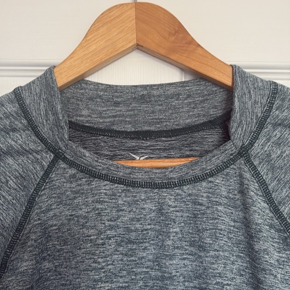 Old Navy Grey & Black Long Sleeve Acrivewear Top – Size XL | Workout Gear - Picture 5 of 5